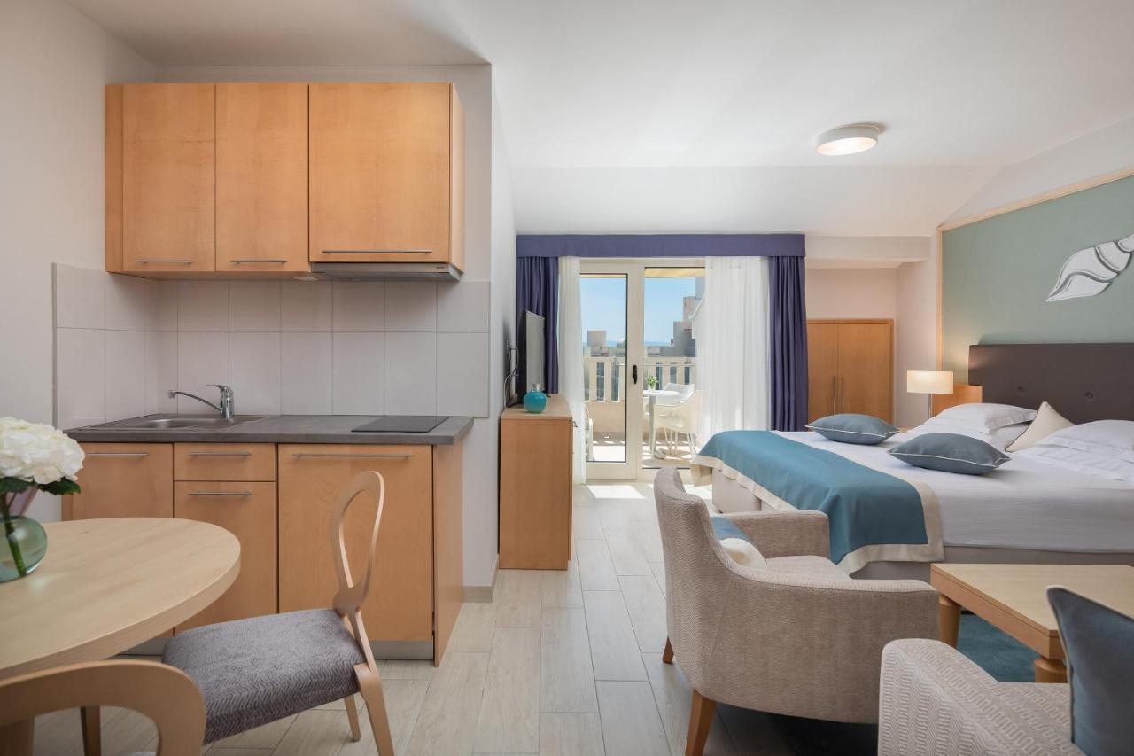Aparthotel Flora Tučepi Exteriör bild