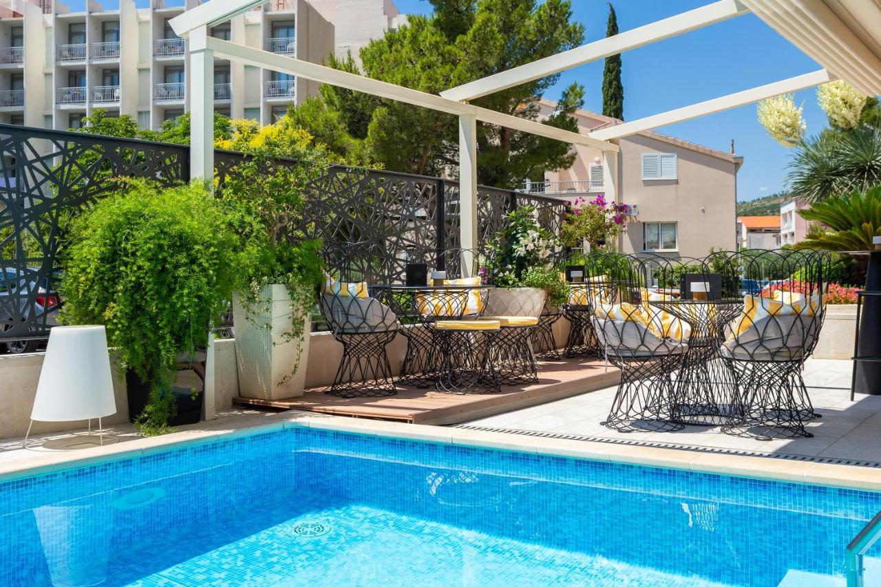Aparthotel Flora Tučepi Exteriör bild